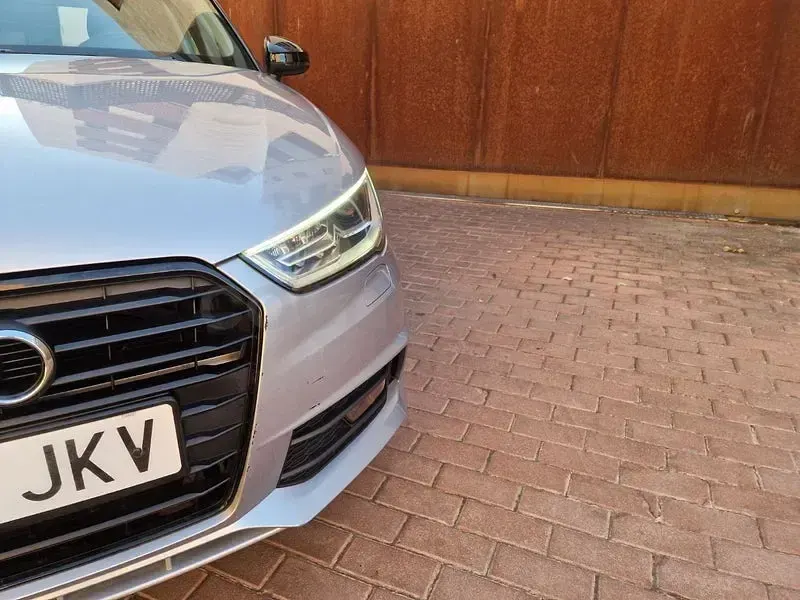 Usado Audi A1 95 CV (69 kW) 2016 Gris / plata Utilitario