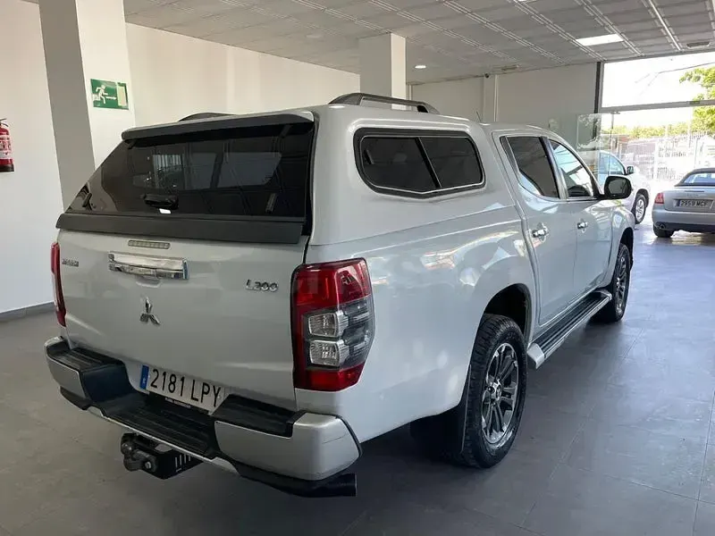 Usado Mitsubishi L200 150 CV (110 kW) 2021 Blanco Pickup/Camioneta