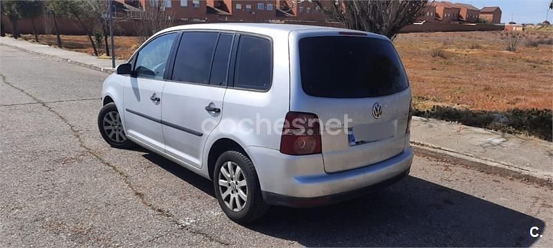Usado VW Touran Edition 105 CV (77 kW) 2007 Gris / plata Monovolumen
