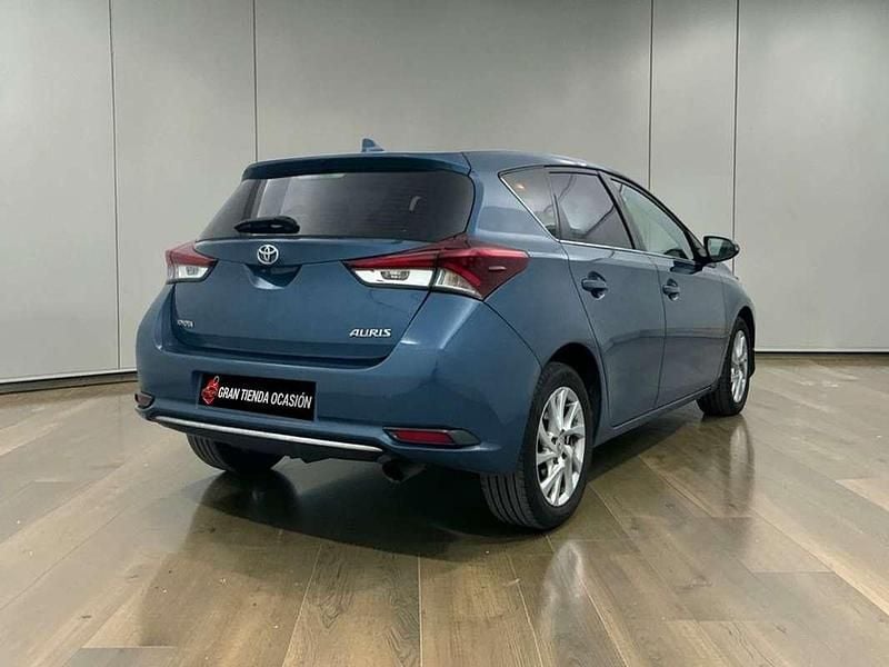 Usado Toyota Auris Active 116 CV (85 kW) 2016 Azul Utilitario