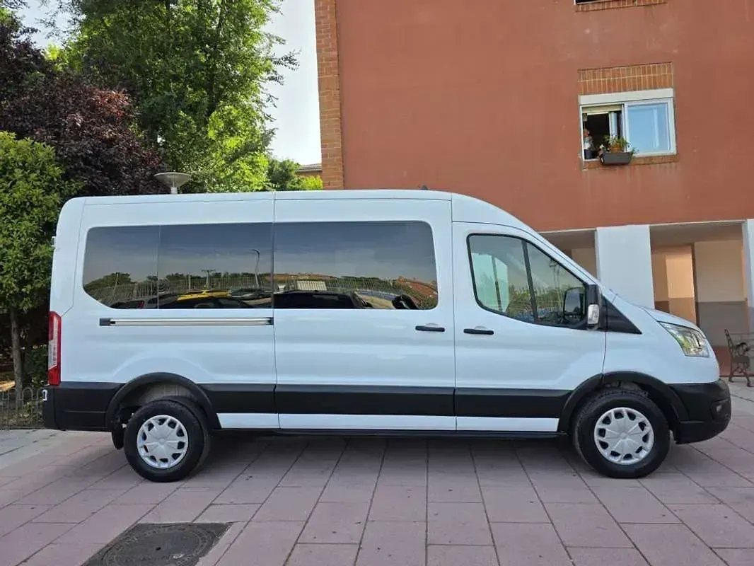 Usado Ford Transit Trend 131 CV (96 kW) 2021 Blanco Familiar
