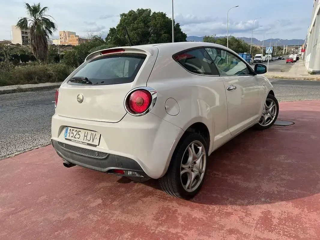 Usado Alfa Romeo MiTo Distinctive 95 CV (69 kW) 2012 Blanco Utilitario