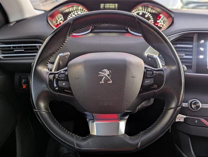 Usado Peugeot 308 SW Style 130 CV (95 kW) 2021 Gris / plata Familiar