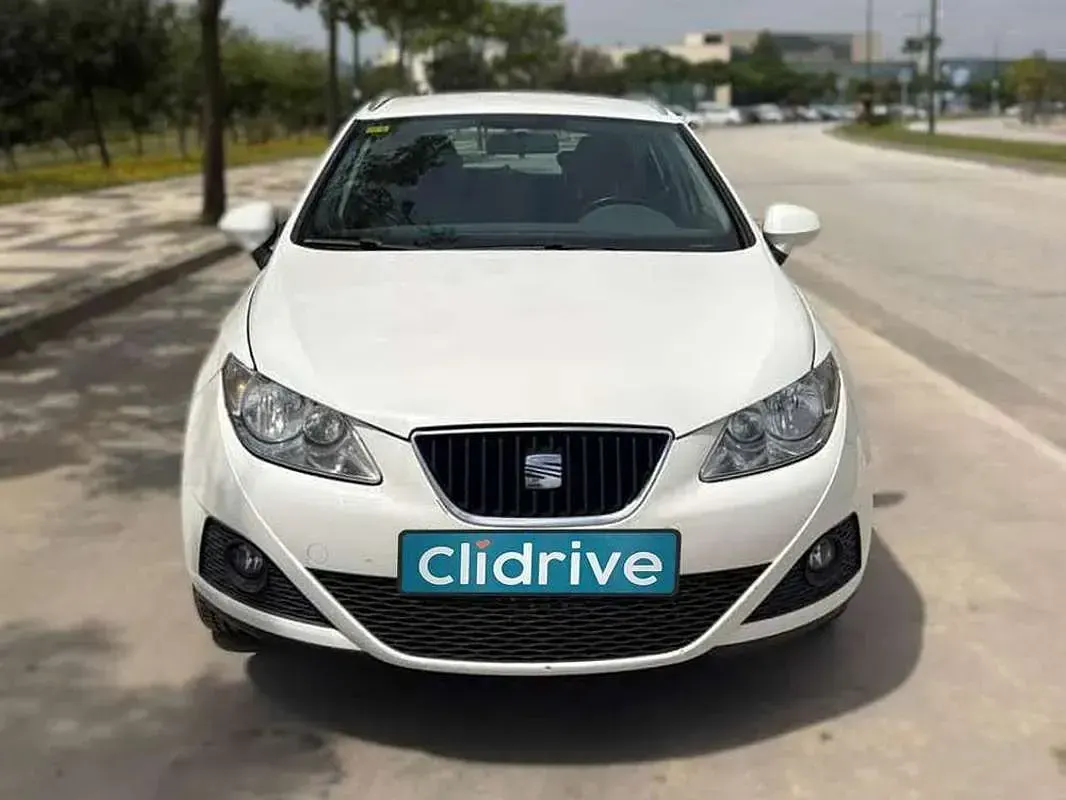 Usado Seat Ibiza Style 90 CV (66 kW) 2011 Blanco Utilitario