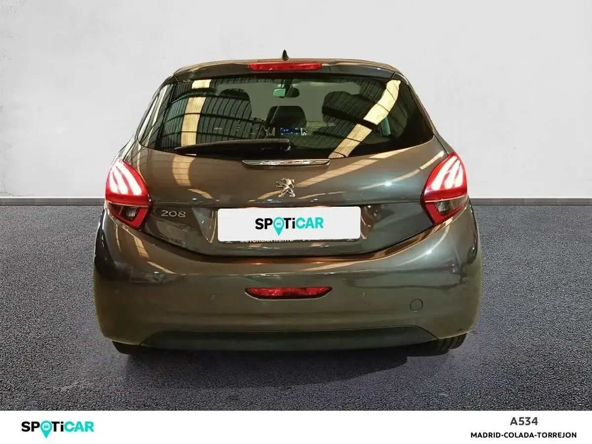 Usado Peugeot 208 Signature Sky 82 CV (60 kW) 2019 Gris Utilitario