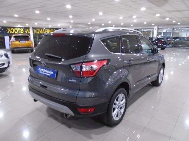 Usado Ford Kuga Trend 150 CV (110 kW) 2019 Gris SUV