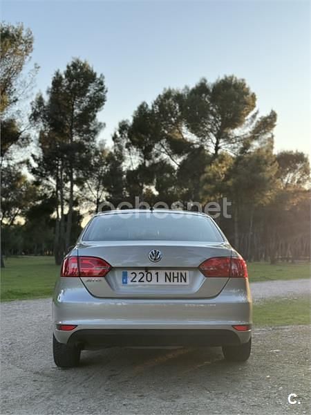 Usado VW Jetta Advance 105 CV (77 kW) 2013 Beige Berlina