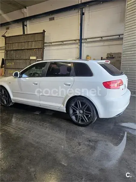 Usado Audi A3 Sportback Attraction 140 CV (102 kW) 2010 Blanco Utilitario
