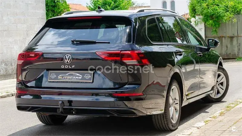 Usado VW Golf VIII 115 CV (84 kW) 2022 Negro Familiar
