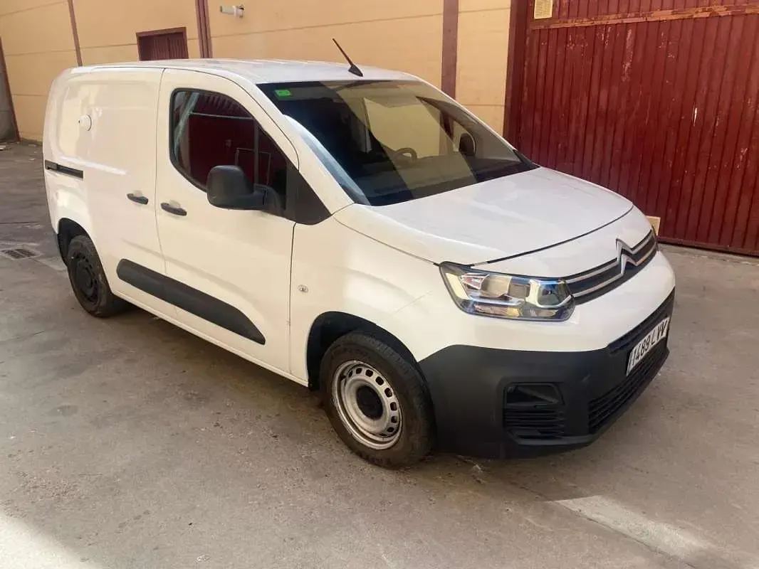 Usado Citroën Berlingo 102 CV (75 kW) 2022 Blanco Monovolumen