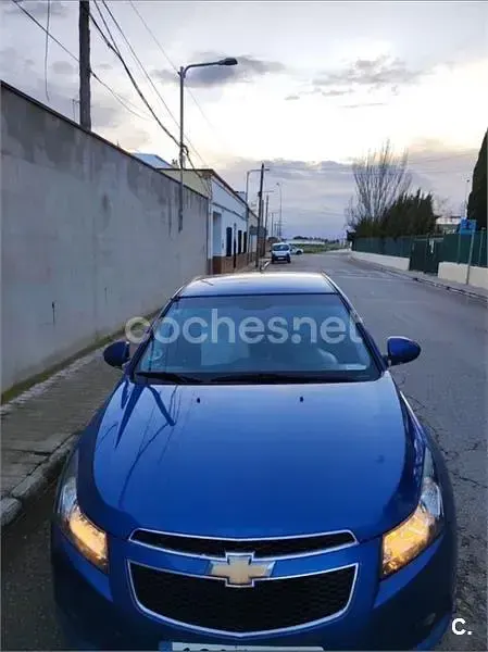 Usado Chevrolet Cruze LS 163 CV (119 kW) 2011 Azul Berlina