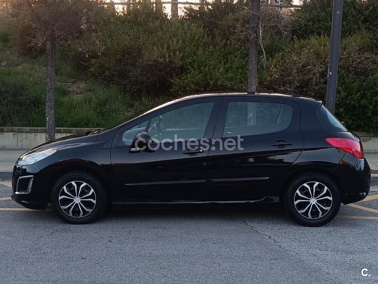 Usado Peugeot 308 Active 120 CV (88 kW) 2012 Negro Berlina
