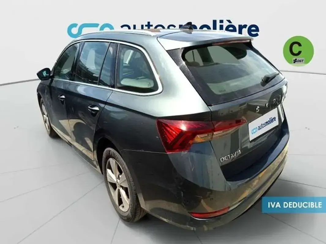 Usado Skoda Octavia Ambition 150 CV (110 kW) 2022 Gris Utilitario