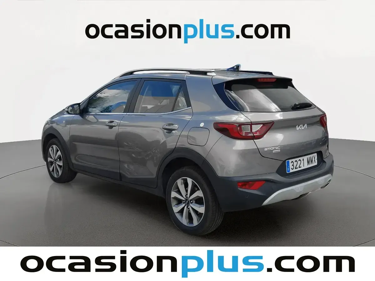 Usado Kia Stonic 101 CV (74 kW) 2024 Gris SUV