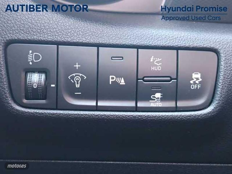 Usado Hyundai Kona Style 150 kW (204 CV) 2022 Sunset red SUV