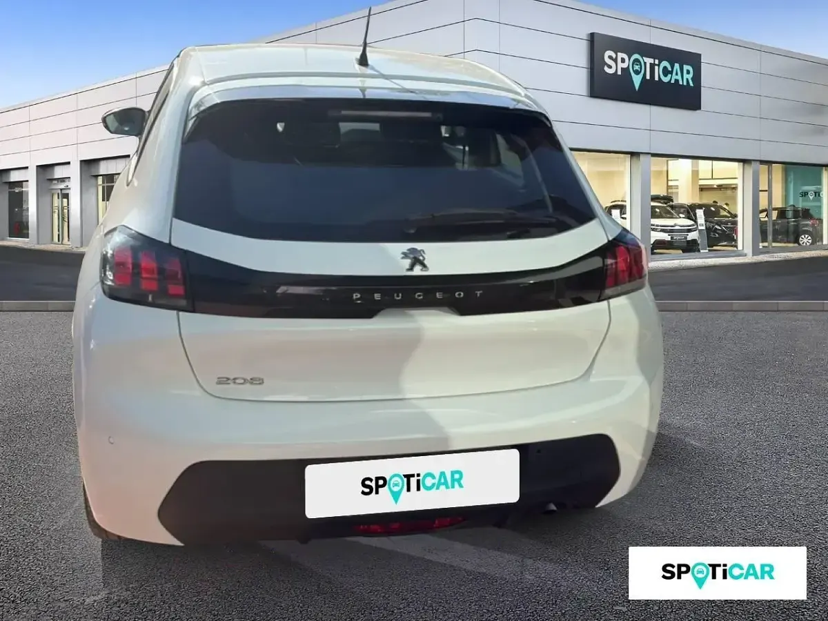 Usado Peugeot 208 Active 101 CV (74 kW) 2021 Blanco Utilitario