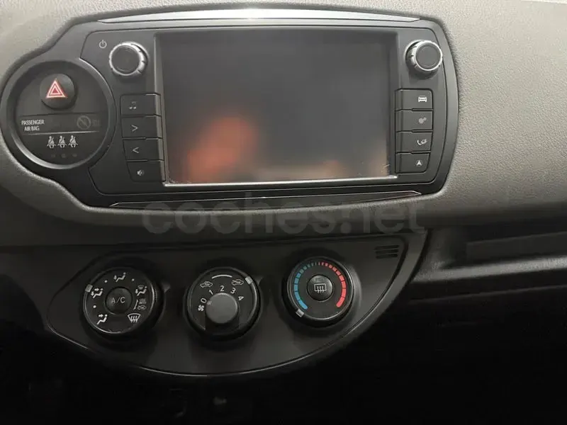 Usado Toyota Yaris Advance 99 CV (72 kW) 2016 Beige Berlina