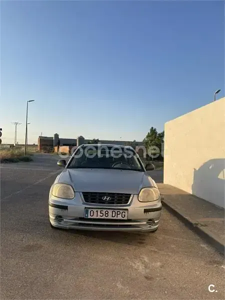 Usado Hyundai Accent 81 CV (59 kW) 2005 Gris / plata Berlina