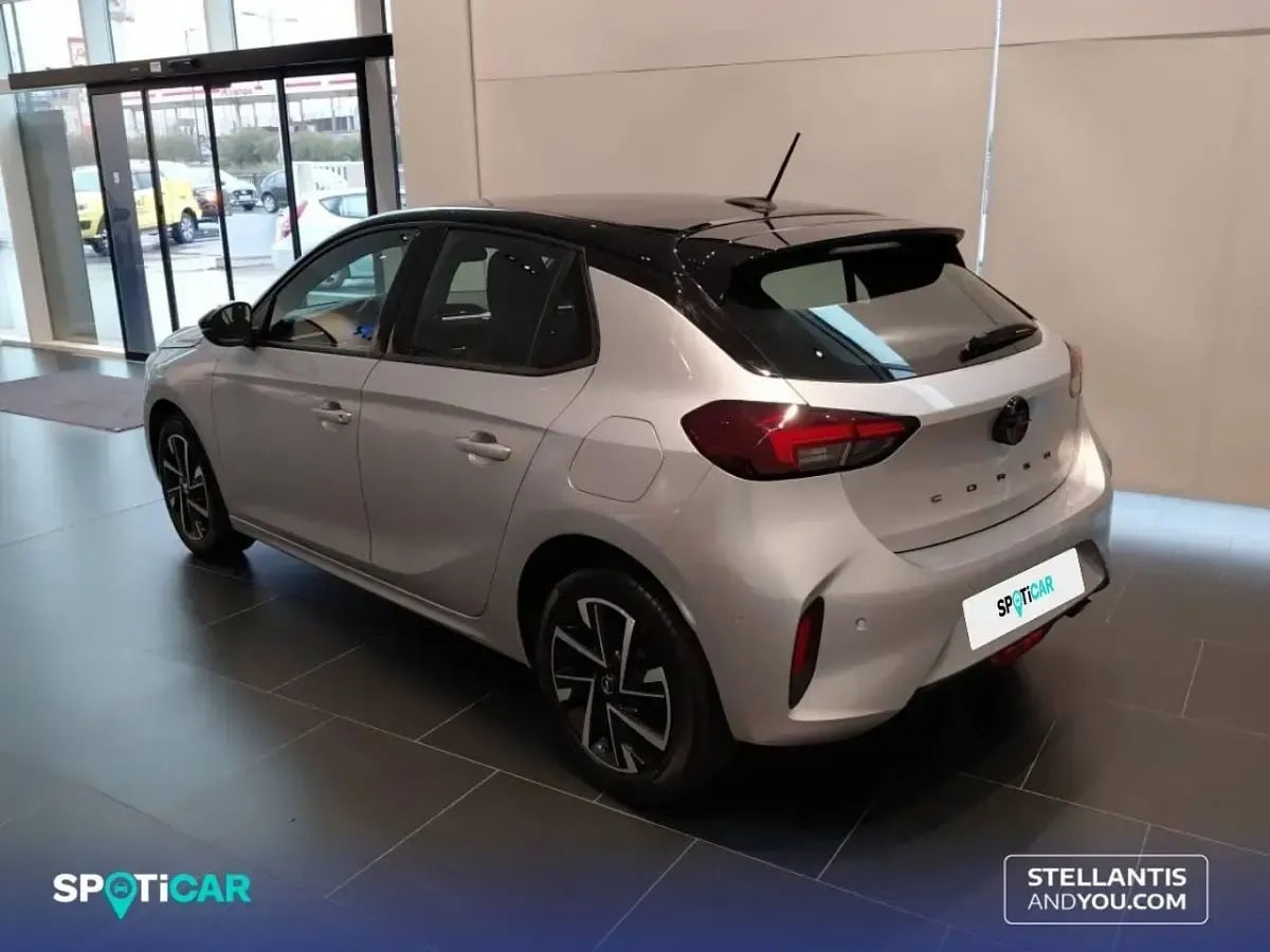 Usado Opel Corsa 101 CV (74 kW) 2025 Gris Utilitario