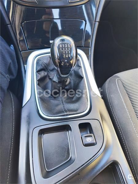 Usado Opel Insignia Excellence 140 HP (102 kW) 2015 Castanho Sedan
