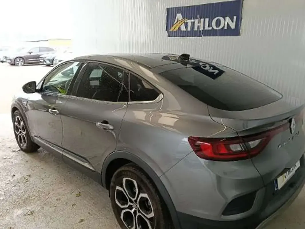Usado Renault Arkana Zen 140 CV (102 kW) 2022 Gris SUV