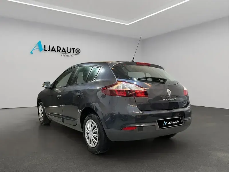 Usado Renault Mégane III Bose Edition 130 CV (95 kW) 2016 Gris / plata Berlina