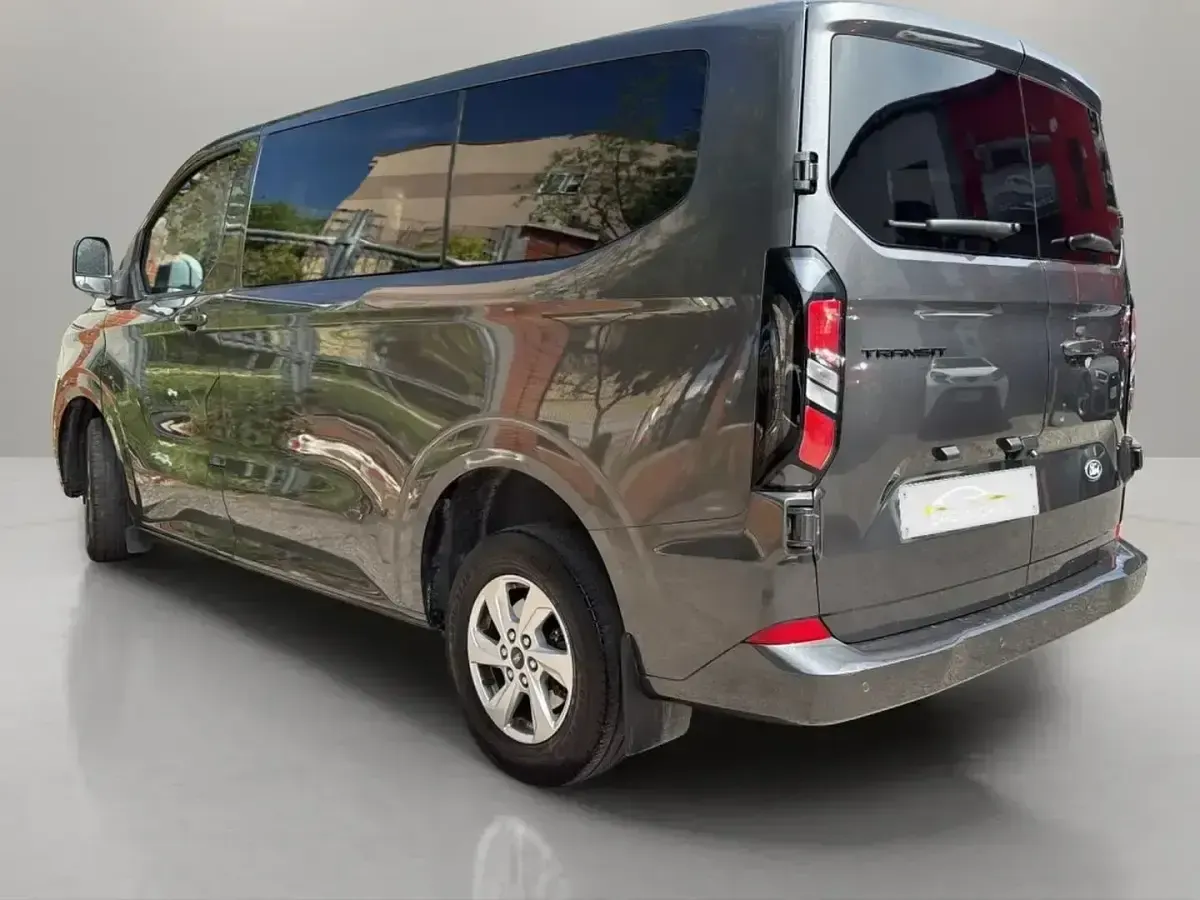 Usado Ford Transit Custom Limited 170 CV (125 kW) 2025 Gris Familiar
