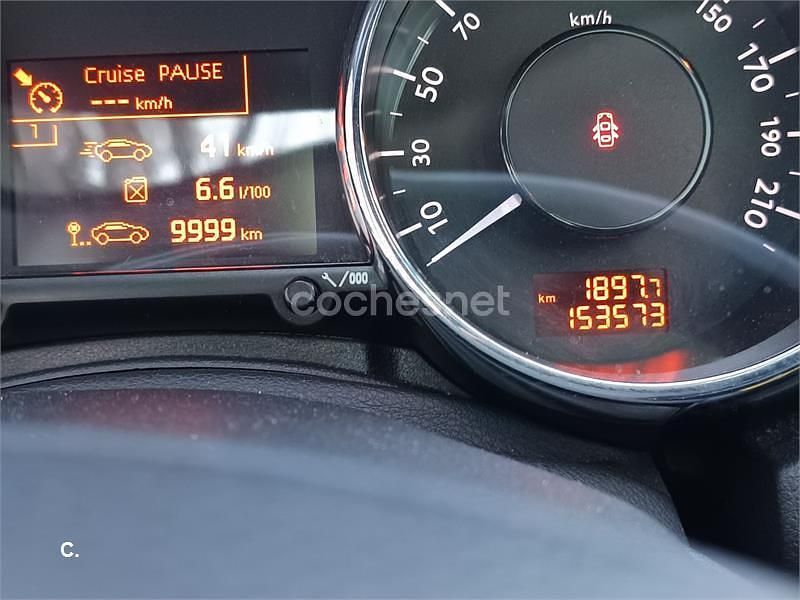 Usado Peugeot 5008 Sport 112 CV (82 kW) 2011 Gris / plata Monovolumen