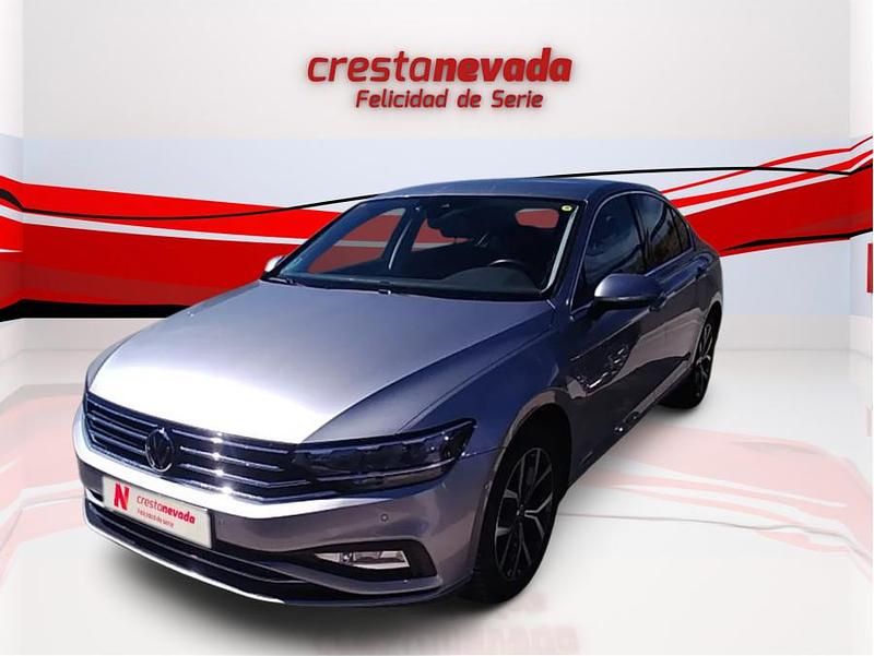 Gris Usado 2021 VW Passat Executive Berlina | 19.500 € (Precio justo) - Imagen 1/4