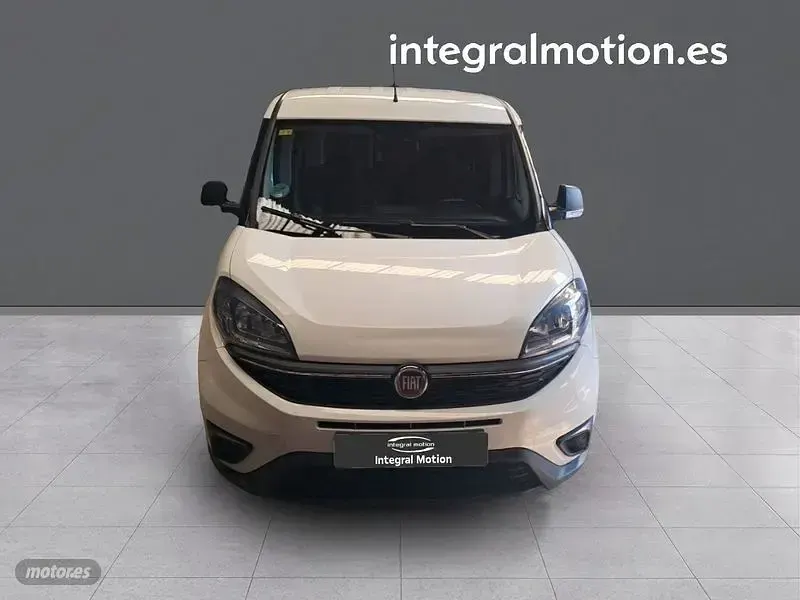 Usado Fiat Doblò 90 CV (66 kW) 2022 Blanco Monovolumen