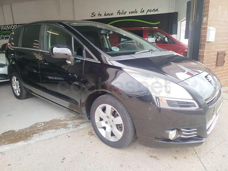 Usado Peugeot 5008 Allure 150 CV (110 kW) 2012 Negro Monovolumen