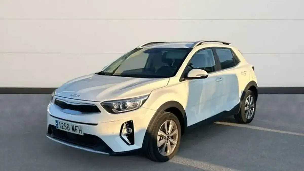 Usado Kia Stonic 84 CV (61 kW) 2023 Blanco SUV