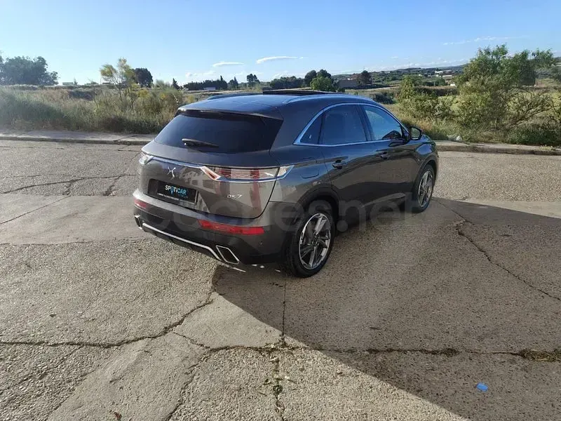 Usado DS Automobiles DS7 Crossback Rivoli 225 CV (165 kW) 2022 Gris / plata SUV
