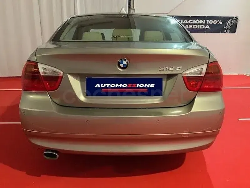 Usado BMW 318 Comfort Edition 143 HP (105 kW) 2009 Cinzento Sedan