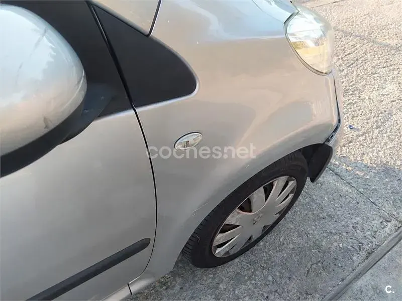 Usado Peugeot 107 Urban Move 54 CV (39 kW) 2007 Blanco Utilitario
