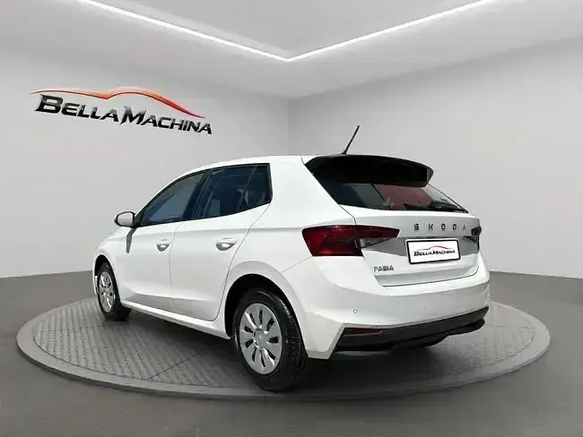 Usado Skoda Fabia Essence 80 CV (58 kW) 2024 Blanco Utilitario