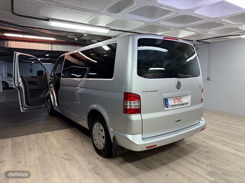 Usado VW Caravelle Trendline 180 CV (132 kW) 2009 Gris / plata Monovolumen