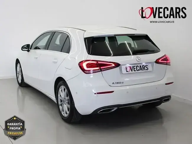 Usado Mercedes A180 116 CV (85 kW) 2019 Blanco Utilitario