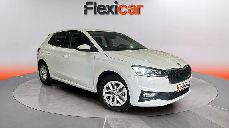 Usado Skoda Fabia Selection 95 CV (69 kW) 2024 Blanco Utilitario