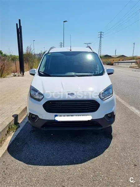 Usado Ford Tourneo Courier Trend 100 CV (73 kW) 2018 Blanco Monovolumen