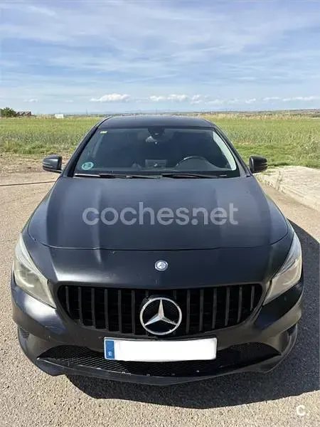 Usado Mercedes CLA200 136 CV (100 kW) 2015 Negro Berlina