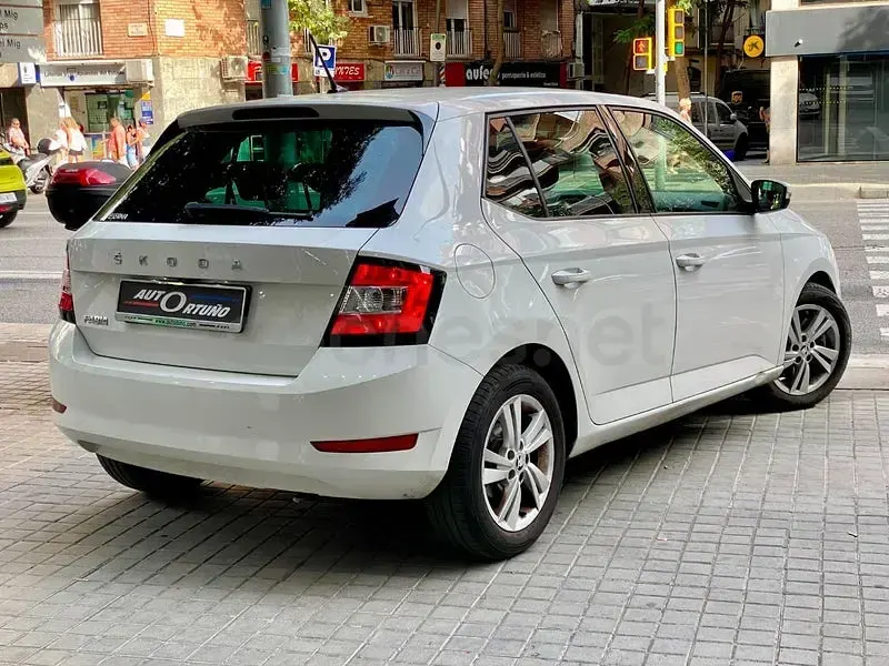 Usado Skoda Fabia Ambition 95 CV (69 kW) 2021 Blanco Utilitario