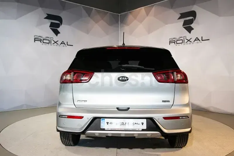 Usado Kia Niro 141 CV (103 kW) 2018 Gris / plata SUV