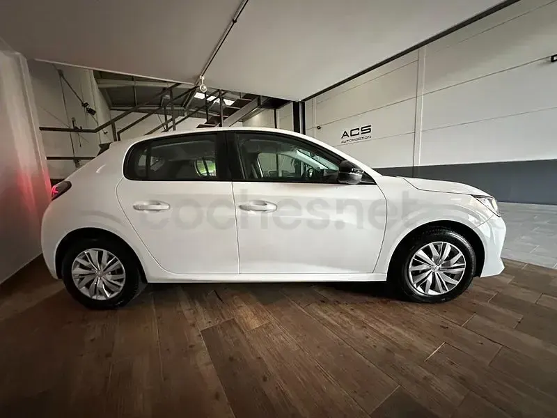 Usado Peugeot 208 Active 102 CV (75 kW) 2023 Blanco Utilitario