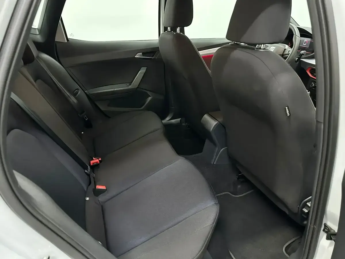 Usado Seat Arona FR 116 CV (85 kW) 2024 Blanco SUV