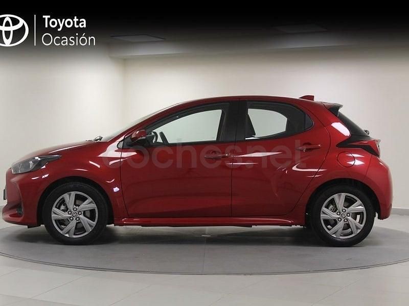 Usado Toyota Yaris Hybrid Active 116 CV (85 kW) 2025 Rojo Berlina