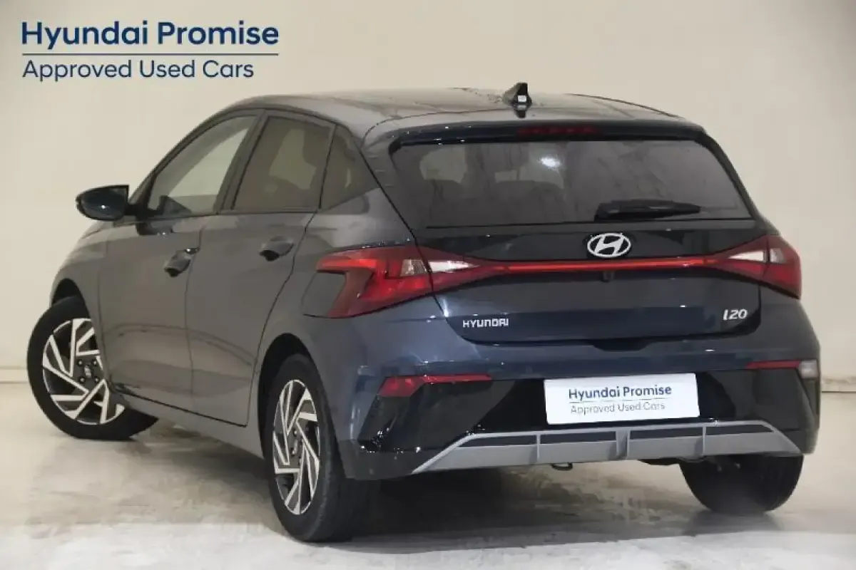 Usado Hyundai i20 100 CV (73 kW) 2025 Gris/plata Utilitario