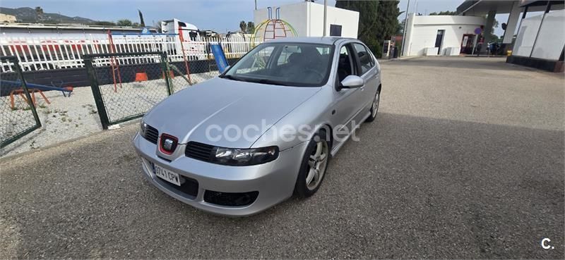 Usado Seat Leon Sport 150 CV (110 kW) 2003 Gris / plata Berlina