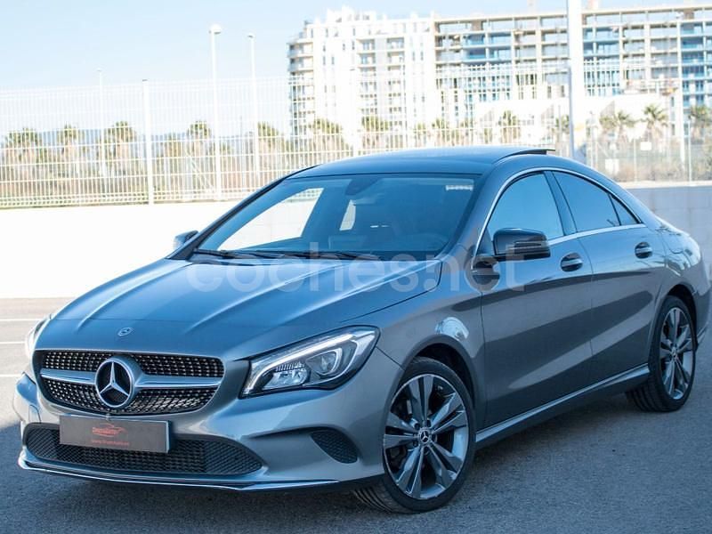 Usado Mercedes CLA200 136 CV (100 kW) 2018 Gris / plata Berlina