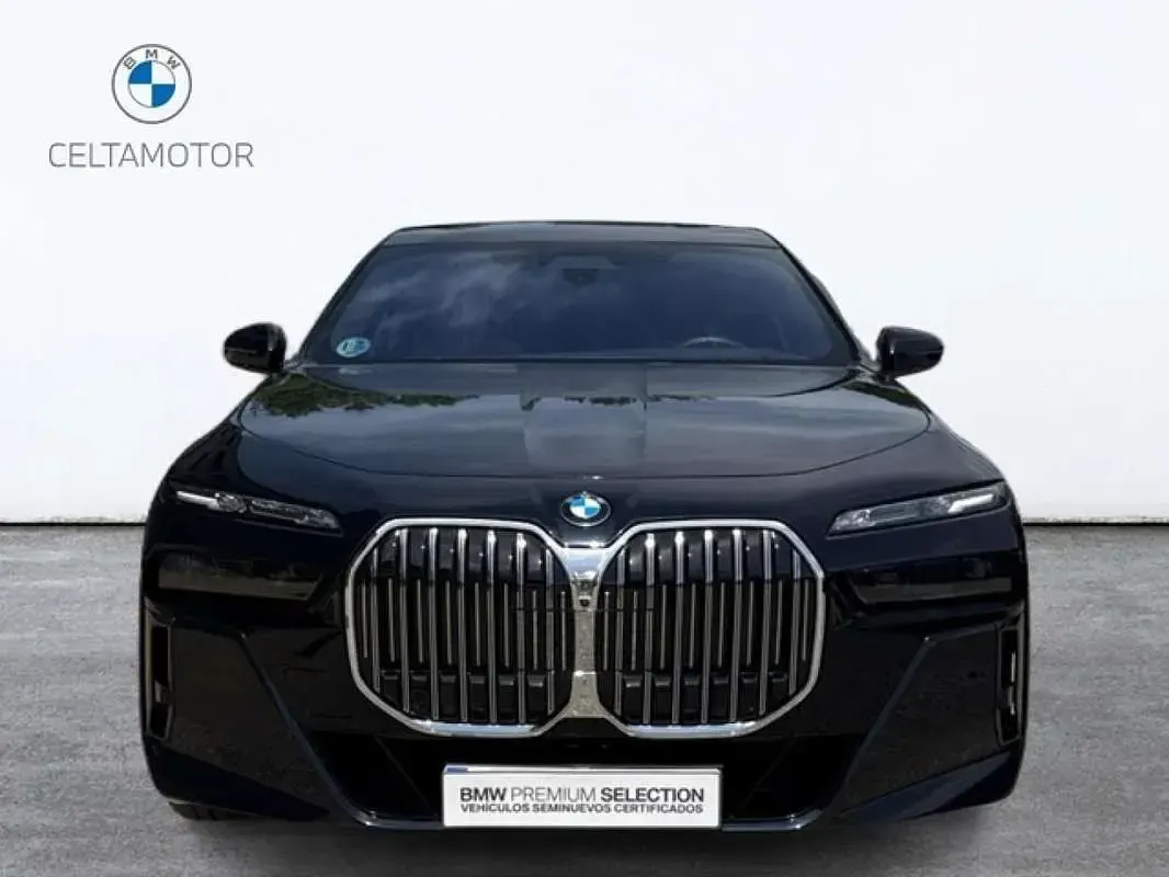 Usado BMW 740 Comfort Edition 299 CV (219 kW) 2024 Negro Berlina